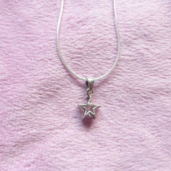 Sterling silver snake chain necklace with cubic zirconia star pendant - Picture 4 of 9